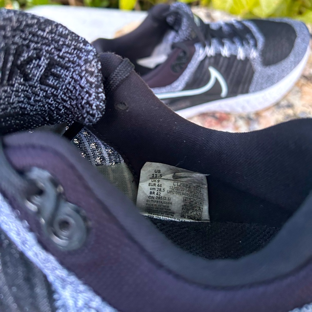 - Nike react infinity flyknit size women 11.5 black and white .Unisex men’s 9.5 - Picture 15 of 15